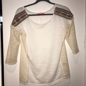 Cute White top with Aztec embroidery on shoulder!